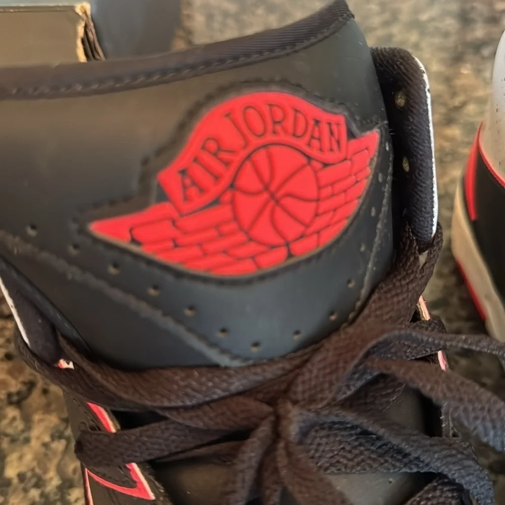 Nike Air Jordan 2 Retro Black and Red High-Top Sneakers EUC 10.5